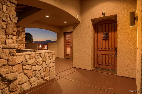 2967 Paddlewheel CV, Bullhead City, AZ 86429