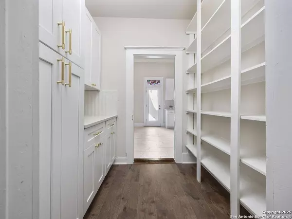 515 s blanco, Lockhart, TX 78644