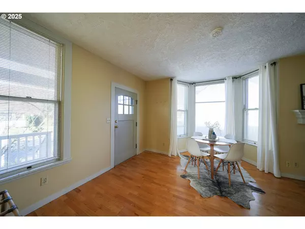 4540 SE TAYLOR ST, Portland, OR 97215