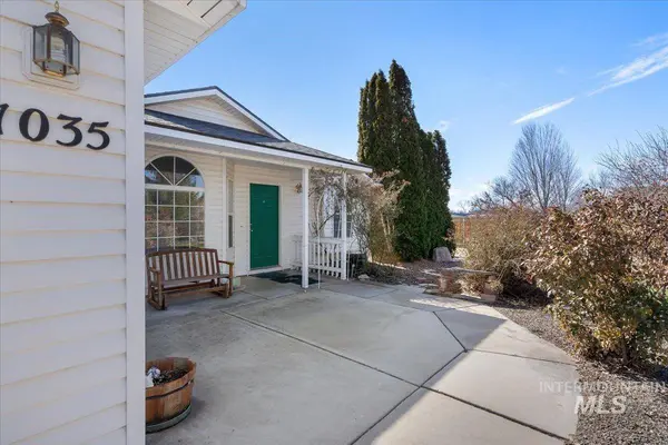 1035 Valley St, Middleton, ID 83644