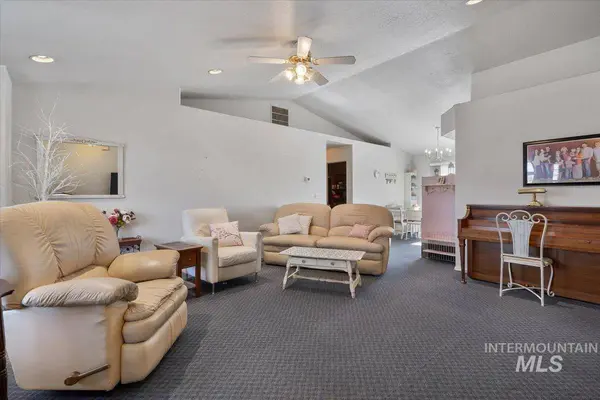 1035 Valley St, Middleton, ID 83644