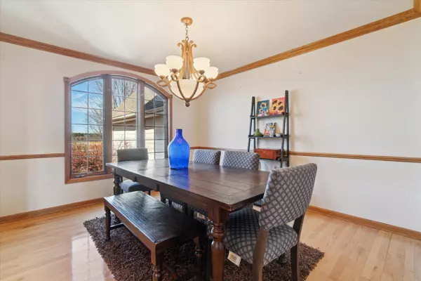 2374 Scenic Trl, Richfield, WI 53076