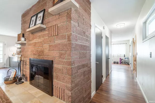 5819 West Hills Crossroad, Fort Wayne, IN 46804