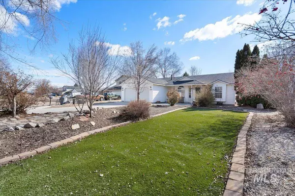 1035 Valley St, Middleton, ID 83644