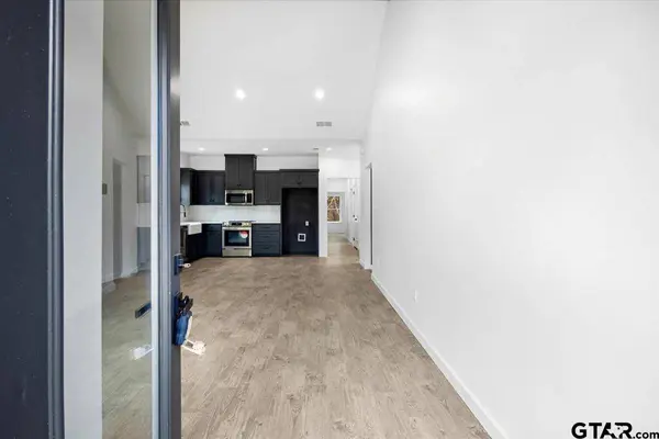 508 E Paschal St, Troup, TX 75789