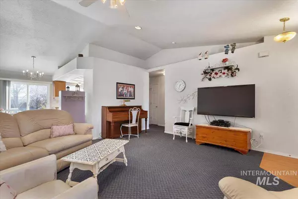 1035 Valley St, Middleton, ID 83644