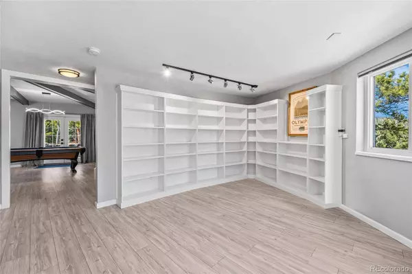 10 Kittle CT, Lyons, CO 80540