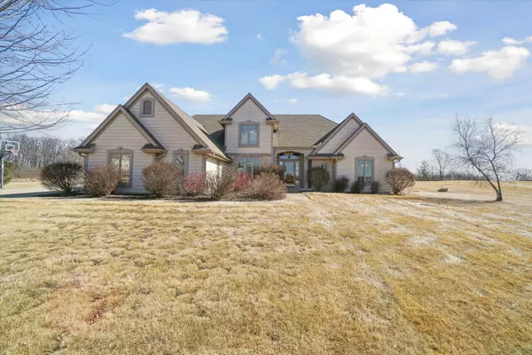 2374 Scenic Trl, Richfield, WI 53076