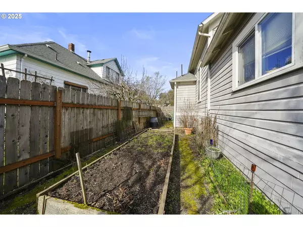 4540 SE TAYLOR ST, Portland, OR 97215