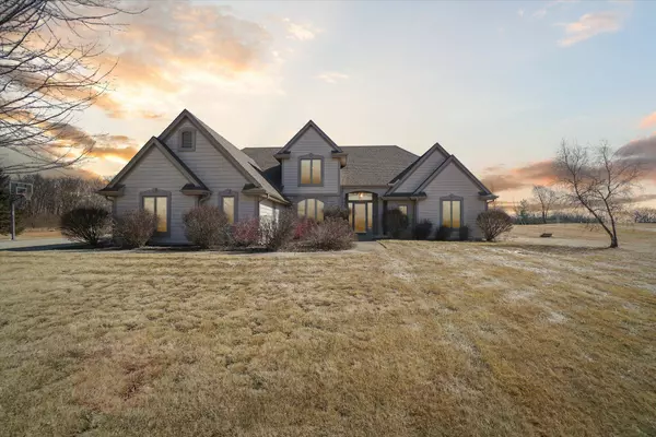 2374 Scenic Trl, Richfield, WI 53076