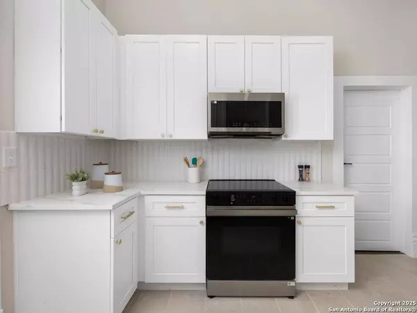 515 s blanco, Lockhart, TX 78644