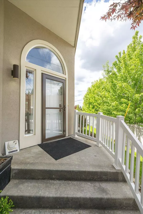 1802 S Viewcrest Ln, Spokane, WA 99212