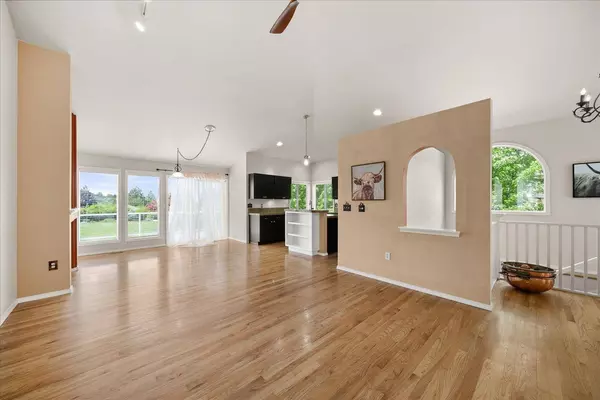 1802 S Viewcrest Ln, Spokane, WA 99212