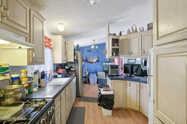 9000 N Odin Drive, Tucson, AZ 85743