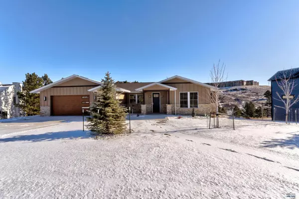 2316 Golden Eagle Dr, Rapid City, SD 57702