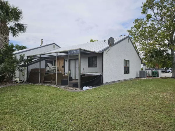 213 SW Sterret CIR, Port Saint Lucie, FL 34953