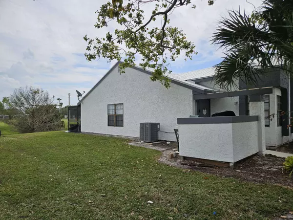 213 SW Sterret CIR, Port Saint Lucie, FL 34953