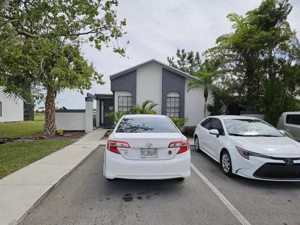 213 SW Sterret CIR, Port Saint Lucie, FL 34953