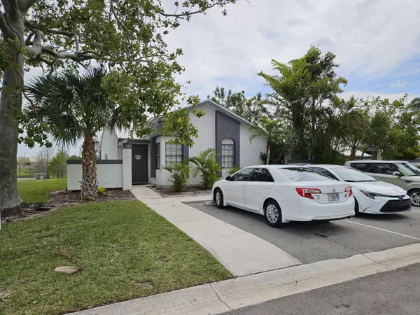 213 SW Sterret CIR, Port Saint Lucie, FL 34953