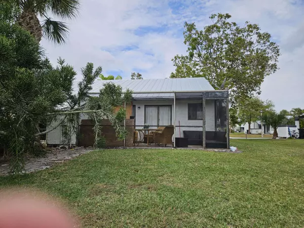 213 SW Sterret CIR, Port Saint Lucie, FL 34953