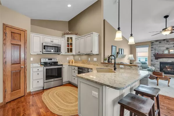 605 Lincoln DR, Center Point, IA 52213