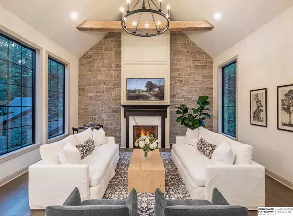 5708 S 238 Street, Elkhorn, NE 68022