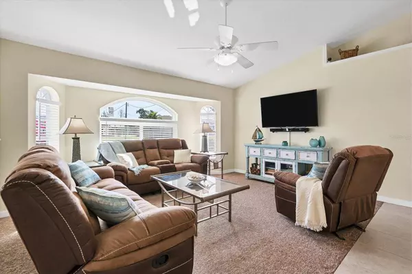 5 PINE VALLEY RD, Rotonda West, FL 33947