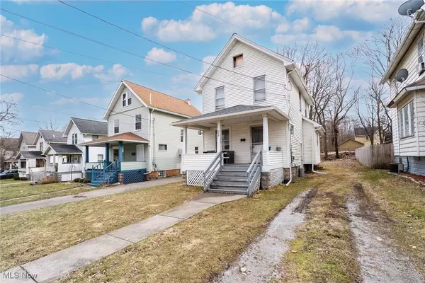 306 Maplewood AVE, Struthers, OH 44471