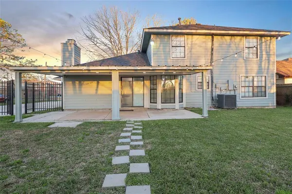 8409 Oleander St ST, Highlands, TX 77562