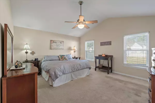 1290 Palm Cove Dr, Charleston, SC 29492