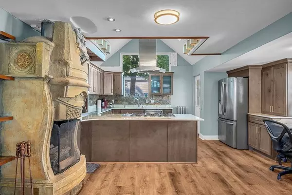 44 Bither St, Springfield, MA 01118