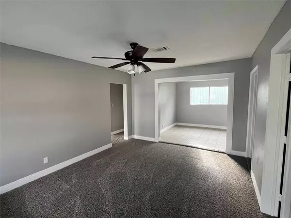 4520 1/2 5th ST, Bacliff, TX 77518