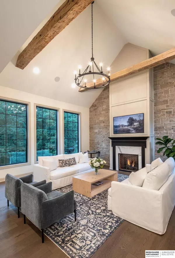 5708 S 238 Street, Elkhorn, NE 68022