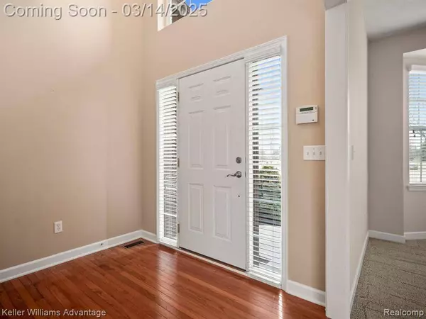 23677 Prescott Lane E, South Lyon, MI 48178