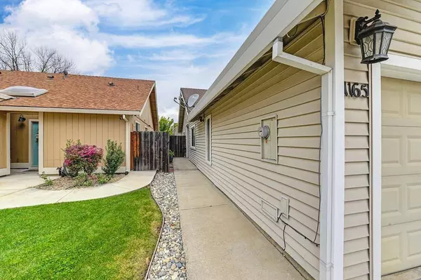 1165 Ravine View DR, Roseville, CA 95661