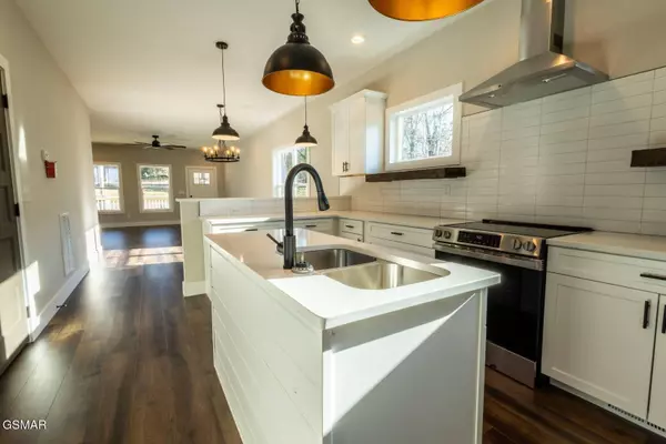 278a W Main ST, Dandridge, TN 37725