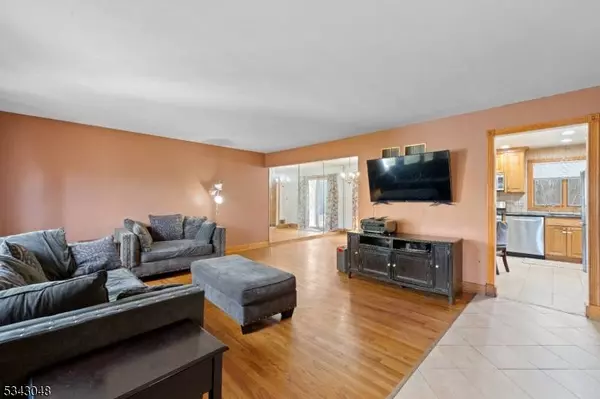 56 Stevens Rd, Clifton City, NJ 07013