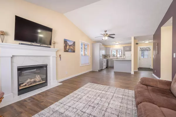 327 Wildwood CIR, Roberts, WI 54023