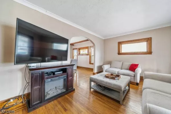 112 E 8th St, Clifton City, NJ 07011