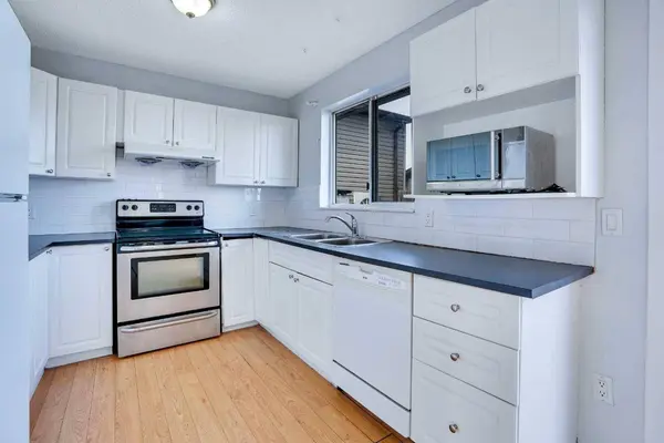 10 Martindale Mews NE, Calgary, AB T3J 2V5