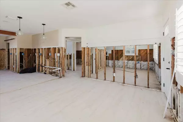 14031 E PARSLEY DR, Madeira Beach, FL 33708