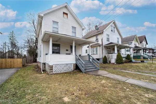 306 Maplewood AVE, Struthers, OH 44471