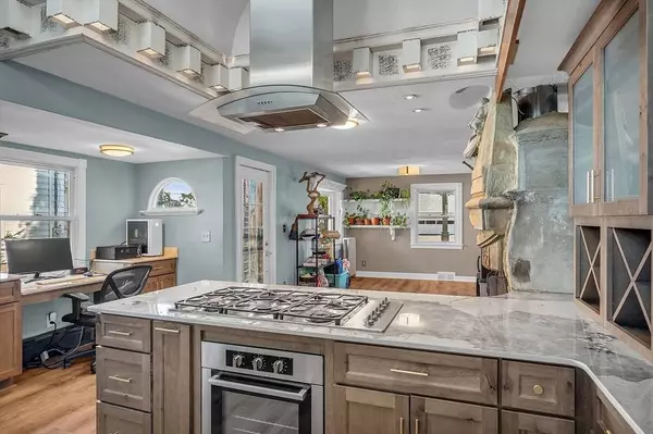 44 Bither St, Springfield, MA 01118