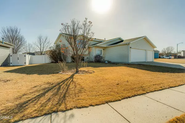 4613 Kost DR, Bismarck, ND 58503