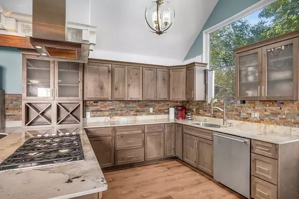 44 Bither St, Springfield, MA 01118