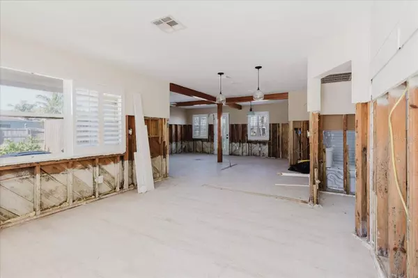 14031 E PARSLEY DR, Madeira Beach, FL 33708