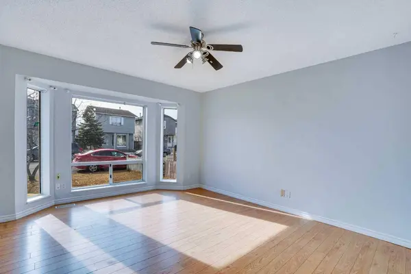 10 Martindale Mews NE, Calgary, AB T3J 2V5