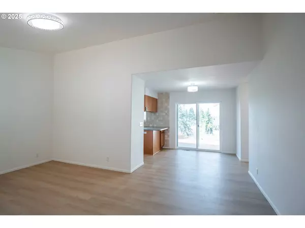 750 QUEENS AVE, Creswell, OR 97426