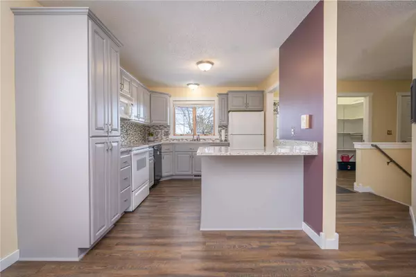 327 Wildwood CIR, Roberts, WI 54023