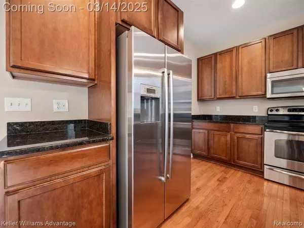 23677 Prescott Lane E, South Lyon, MI 48178